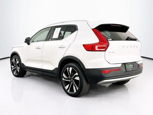 2025 Volvo XC40 B5 Plus Bright Theme