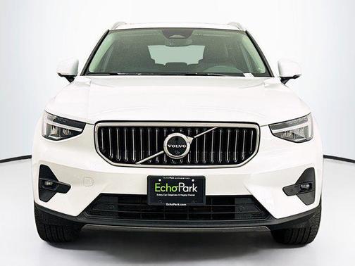 2025 Volvo XC40 B5 Plus Bright Theme