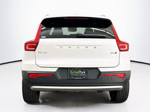 2025 Volvo XC40 B5 Plus Bright Theme