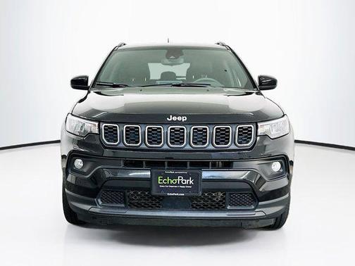Diamond Black Crystal Pearlcoat 2025 Jeep Compass Latitude