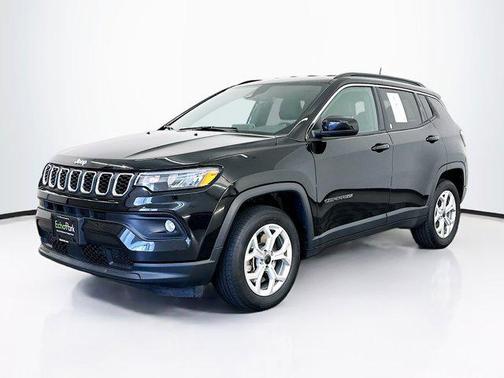 Diamond Black Crystal Pearlcoat 2025 Jeep Compass Latitude