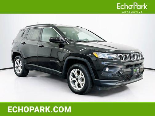 Diamond Black Crystal Pearlcoat 2025 Jeep Compass Latitude