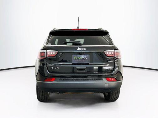 Diamond Black Crystal Pearlcoat 2025 Jeep Compass Latitude