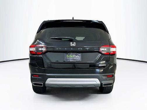 Crystal Black Pearl 2023 Honda Pilot Touring 8-Passenger