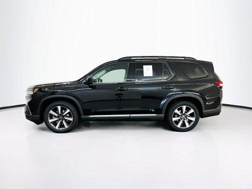 Crystal Black Pearl 2023 Honda Pilot Touring 8-Passenger