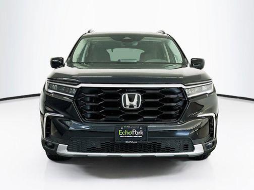 Crystal Black Pearl 2023 Honda Pilot Touring 8-Passenger