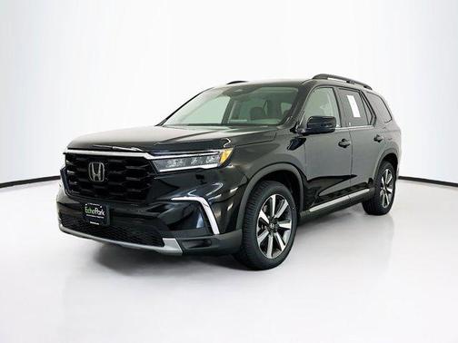 Crystal Black Pearl 2023 Honda Pilot Touring 8-Passenger