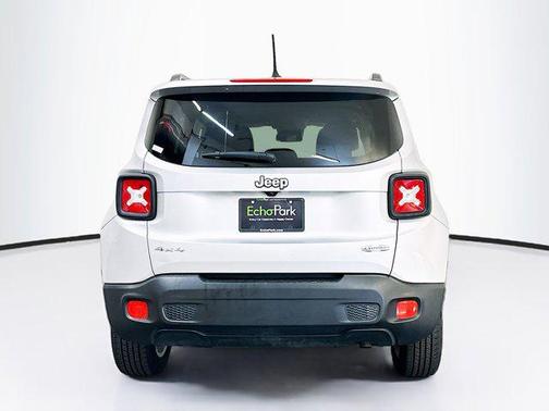 Glacier Metallic 2017 Jeep Renegade Latitude