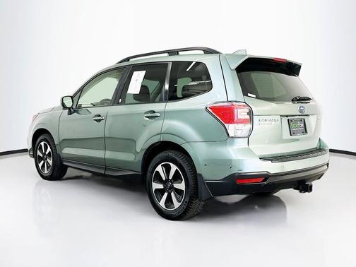 Jasmine Green Metallic 2018 Subaru Forester 2.5i Premium