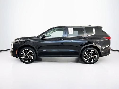 Labrador Black Pearl 2024 Mitsubishi Outlander SE S-AWC