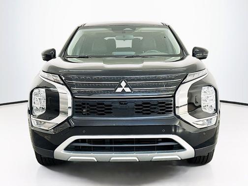 Labrador Black Pearl 2024 Mitsubishi Outlander SE S-AWC