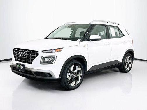 Lunar White 2025 Hyundai VENUE SEL