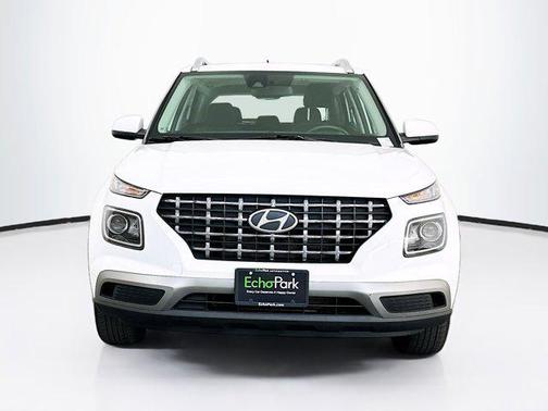 Lunar White 2025 Hyundai VENUE SEL
