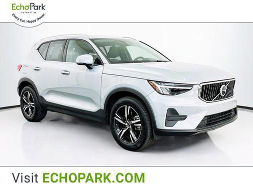 2025 Volvo XC40 B5 Core Bright Theme