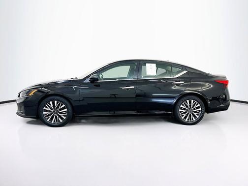 Super Black 2025 Nissan Altima SV FWD