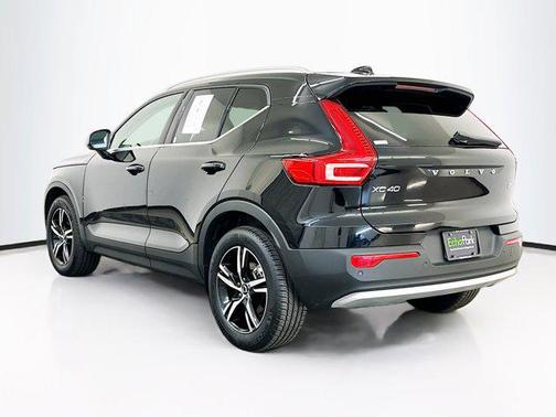Onyx Black Metallic 2025 Volvo XC40 B5 Core Bright Theme