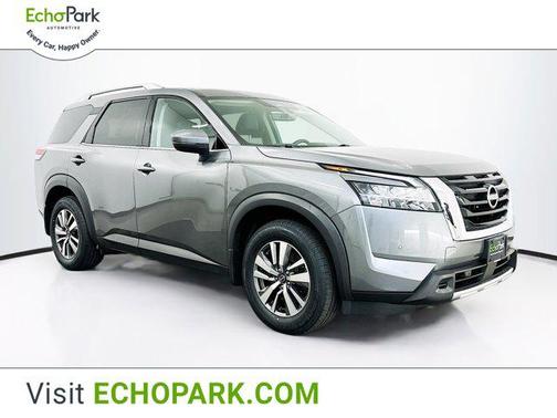 2023 Nissan Pathfinder SL 4WD