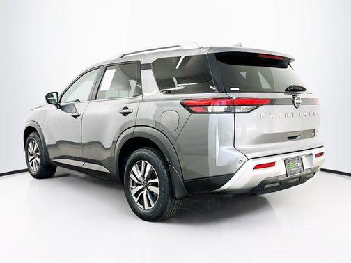2023 Nissan Pathfinder SL 4WD