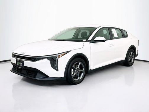 Snow White Pearl 2025 Kia K4 LXS