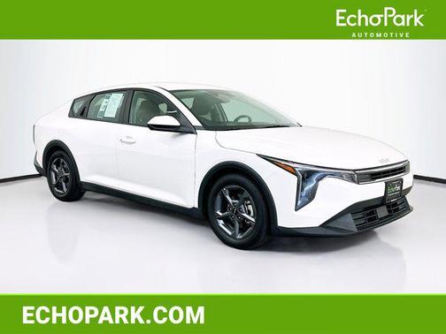 Snow White Pearl 2025 Kia K4 LXS