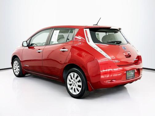 Cayenne Red 2015 Nissan Leaf S