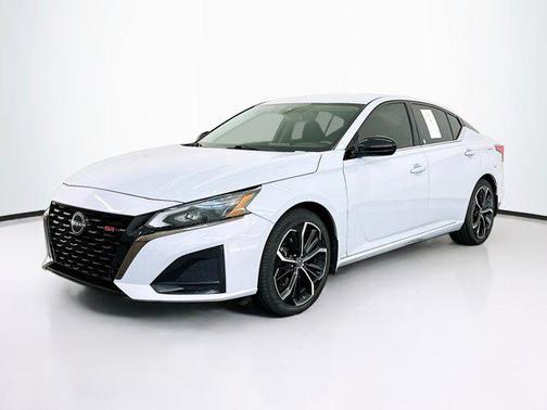 2023 Nissan Altima SR FWD