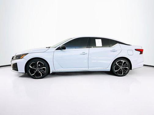 2023 Nissan Altima SR FWD