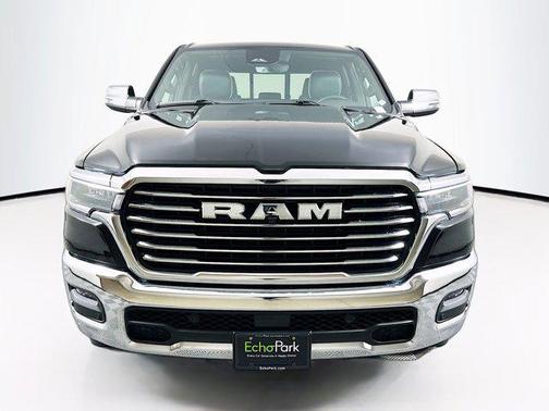 Diamond Black Crystal Pearlcoat 2025 RAM 1500 Laramie