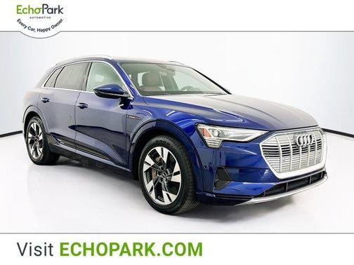 2022 Audi e-tron Premium Plus