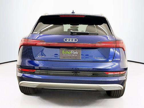 2022 Audi e-tron Premium Plus