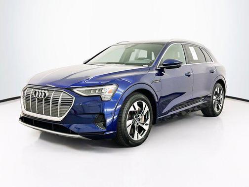 2022 Audi e-tron Premium Plus