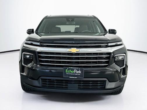 Mosaic Black Metallic 2025 Chevrolet Traverse LT
