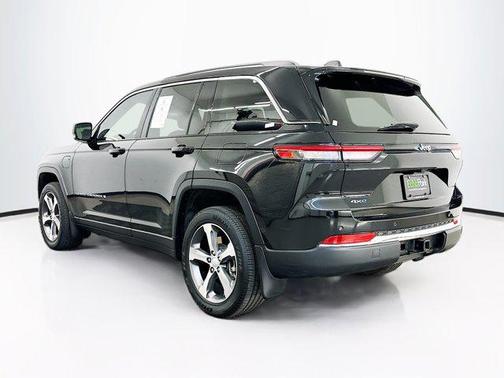 Diamond Black Crystal Pearlcoat 2022 Jeep Grand Cherokee 4xe Base