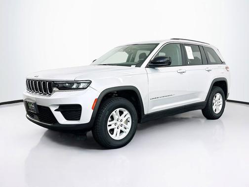 Silver Zynith 2023 Jeep Grand Cherokee Laredo