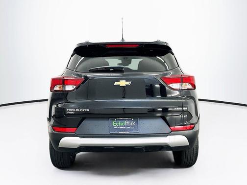 Mosaic Black Metallic 2025 Chevrolet Trailblazer LT