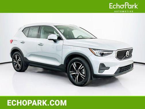 2025 Volvo XC40 B5 Core Bright Theme
