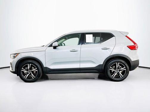 2025 Volvo XC40 B5 Core Bright Theme