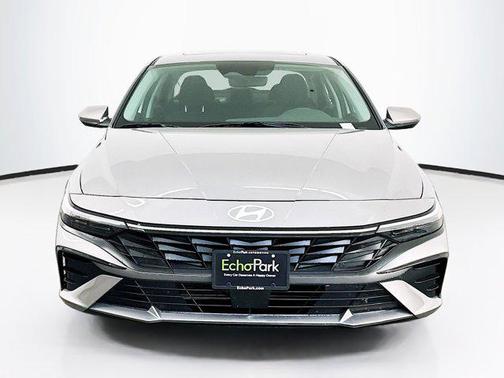 Fluid Metal 2025 Hyundai ELANTRA SEL