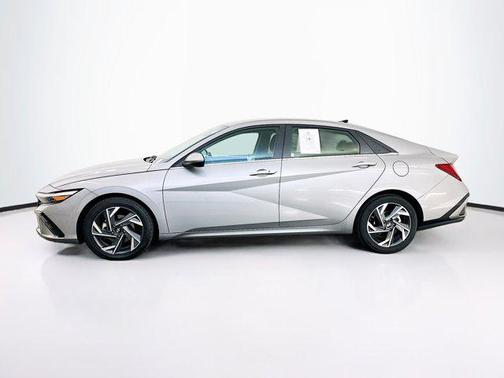 Fluid Metal 2025 Hyundai ELANTRA SEL