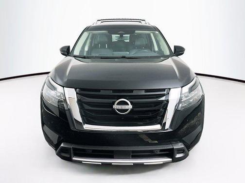 Super Black 2025 Nissan Pathfinder SL 4WD