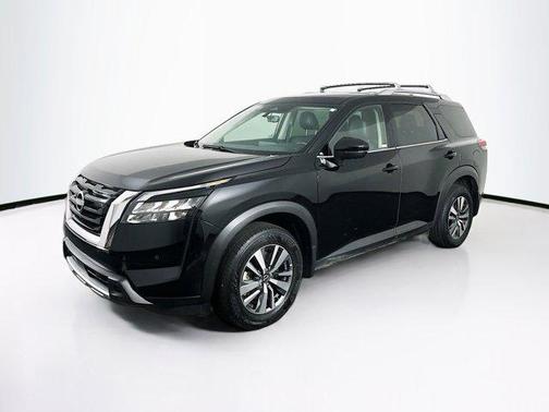 Super Black 2025 Nissan Pathfinder SL 4WD