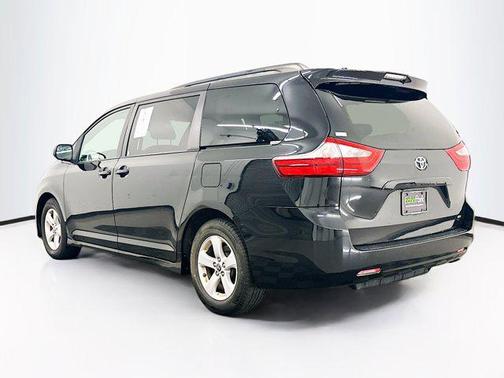 2020 Toyota Sienna LE