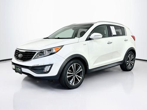 Clear White 2016 Kia Sportage SX