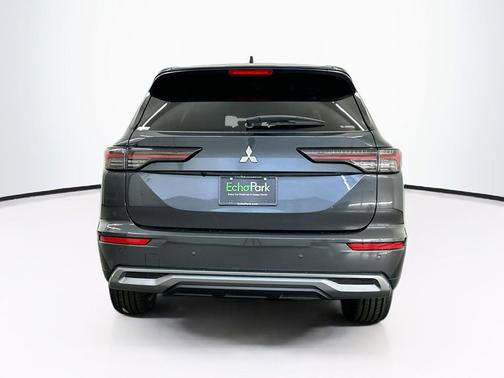 Graphite Gray 2025 Mitsubishi Outlander SE S-AWC