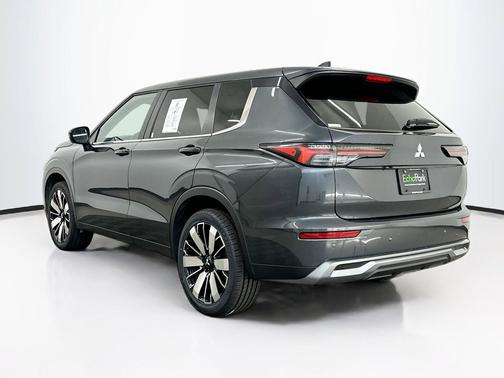 Graphite Gray 2025 Mitsubishi Outlander SE S-AWC