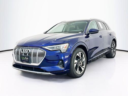 Navarra Blue Metallic 2022 Audi e-tron Premium