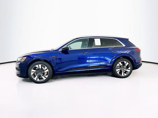 Navarra Blue Metallic 2022 Audi e-tron Premium