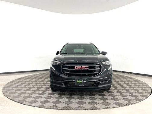 Photo 2 of 37 of 2020 GMC Terrain SLE