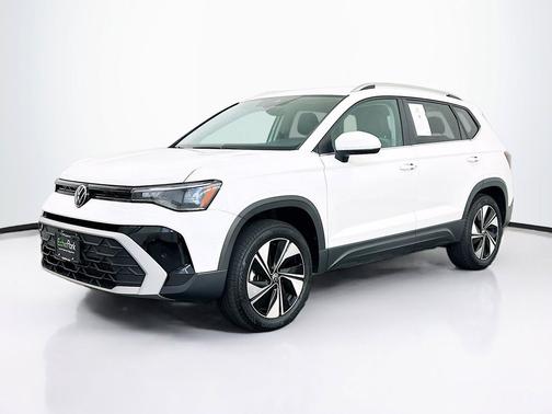 Pure White 2025 Volkswagen Taos 1.5T SE