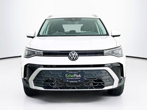 Pure White 2025 Volkswagen Taos 1.5T SE